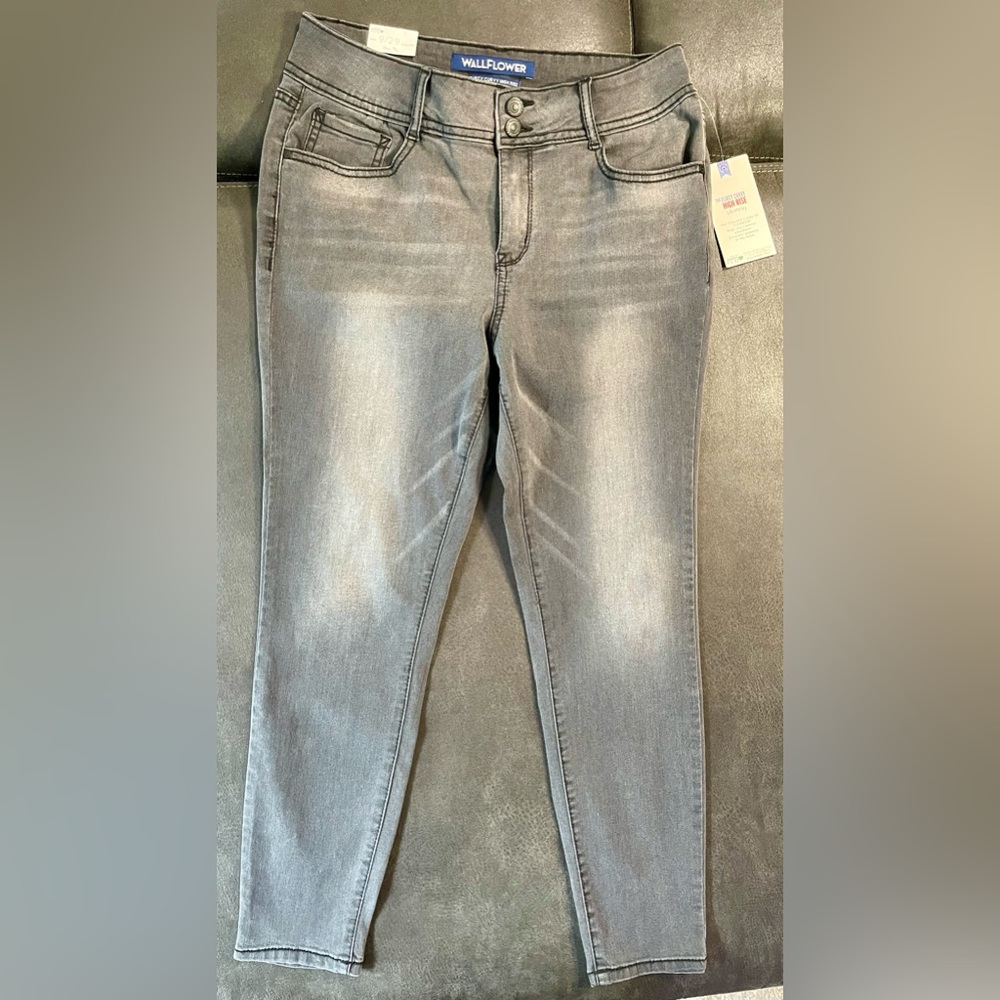 Wallflower Curvy High Rise Skinny Jeans